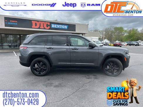 Used 2024 Jeep Grand Cherokee Altitude AWD/4WD image 3
