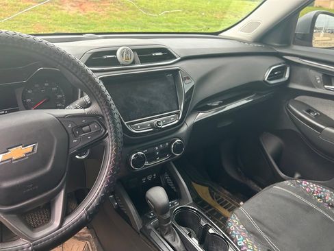 Used 2023 Chevrolet TrailBlazer LT w/ Convenience Package AWD/4WD image 13
