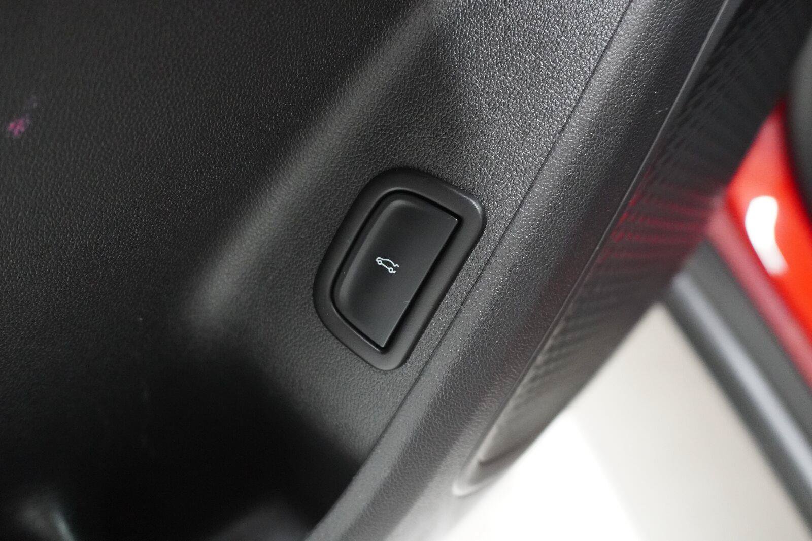 Used 2025 Chevrolet Traverse LT w/ Driver Confidence Package FWD image 8