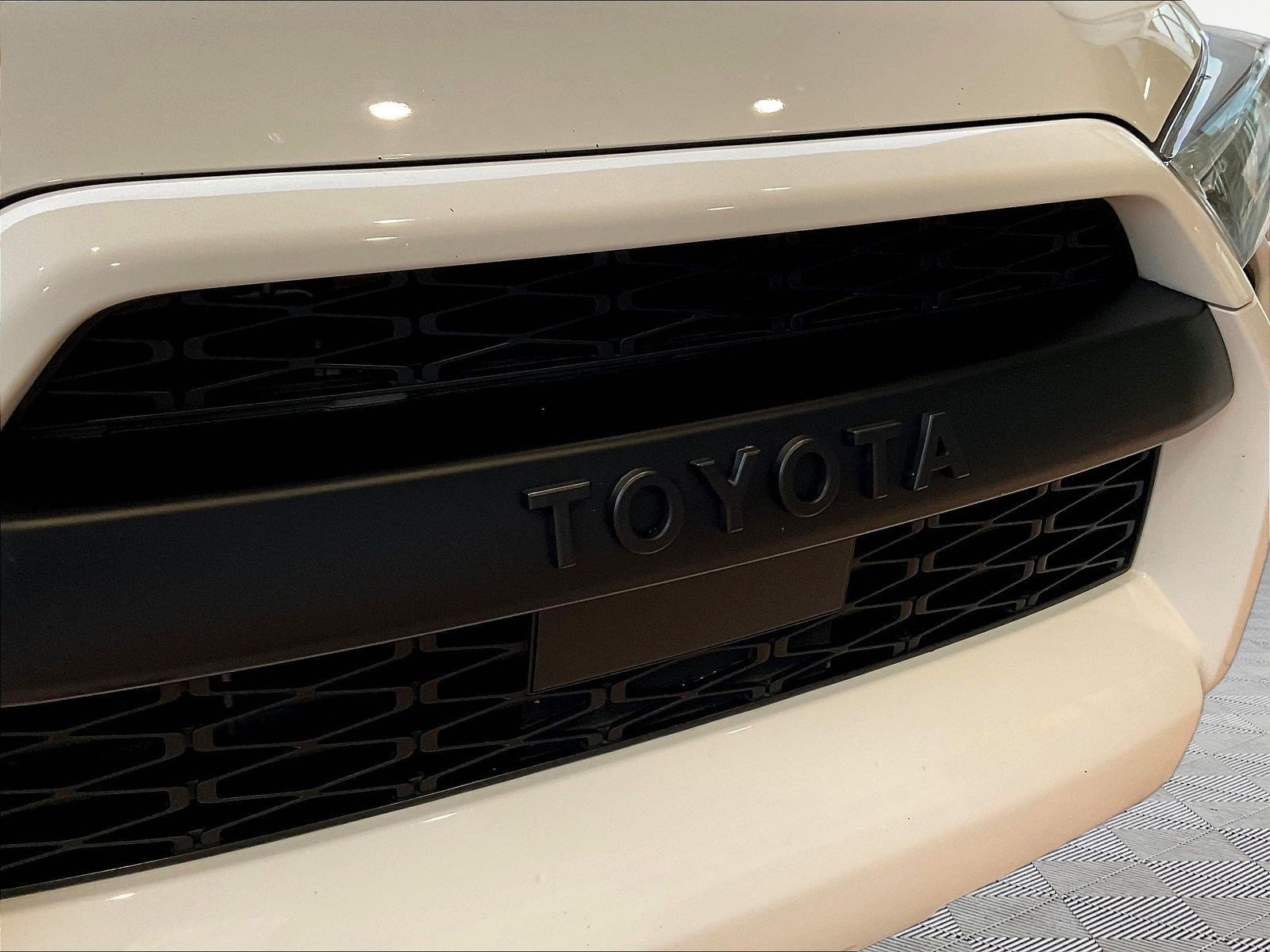 Used 2022 Toyota 4Runner SR5 Premium w/ Moonroof Package AWD/4WD image 31