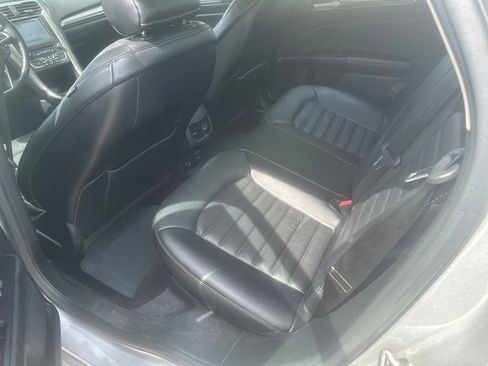 Used 2017 Ford Fusion SE w/ Fusion SE Technology Package FWD image 16