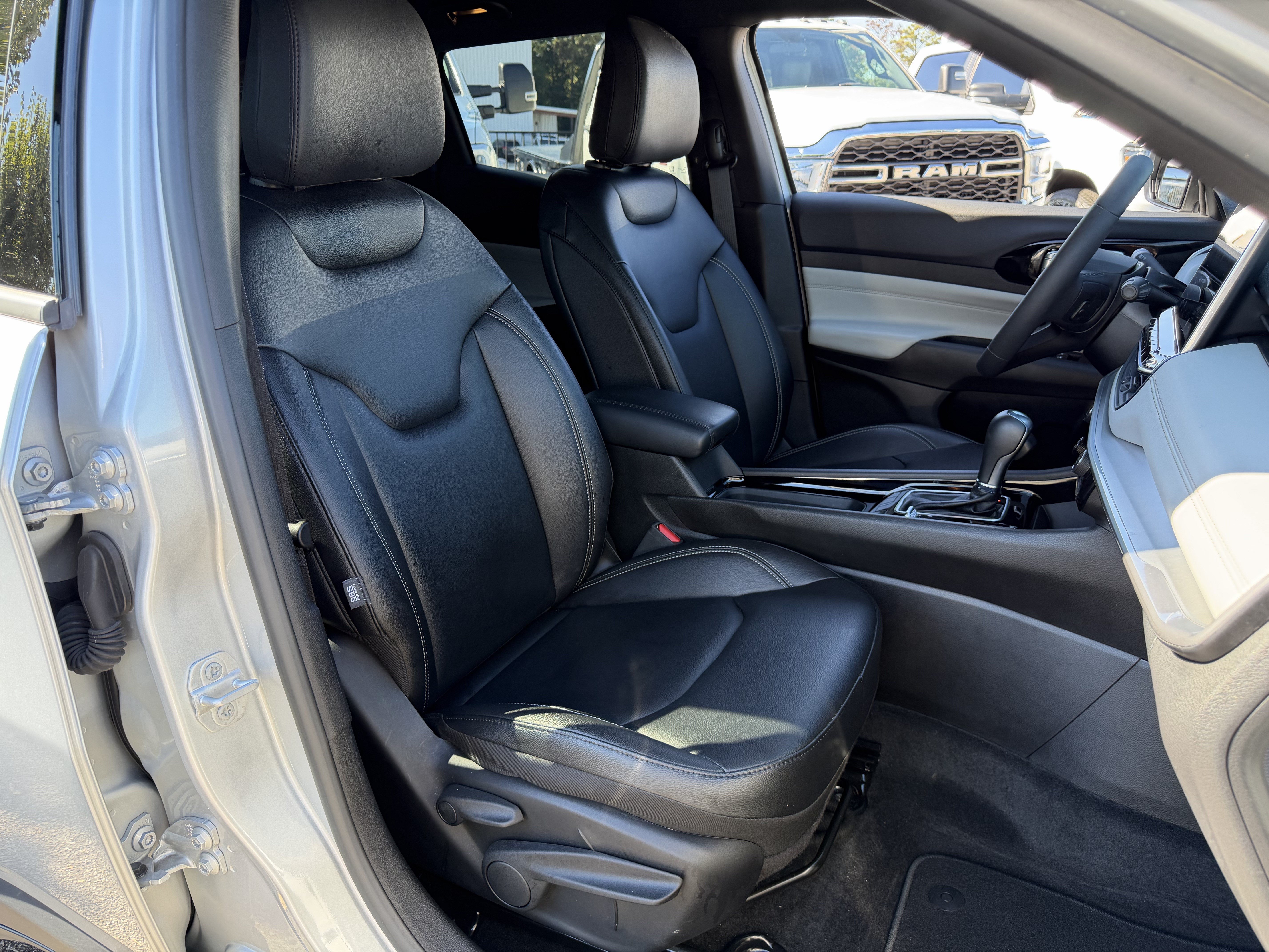 Used 2025 Jeep Compass Limited AWD/4WD image 34
