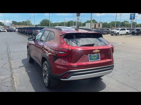 Used 2024 Chevrolet Trax LT w/ Driver Confidence Package FWD image 7