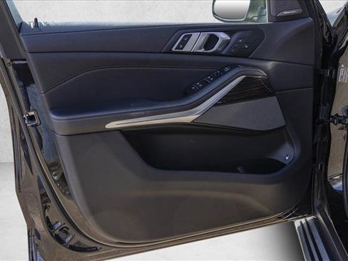 Used 2025 BMW X5 xDrive50e image 12