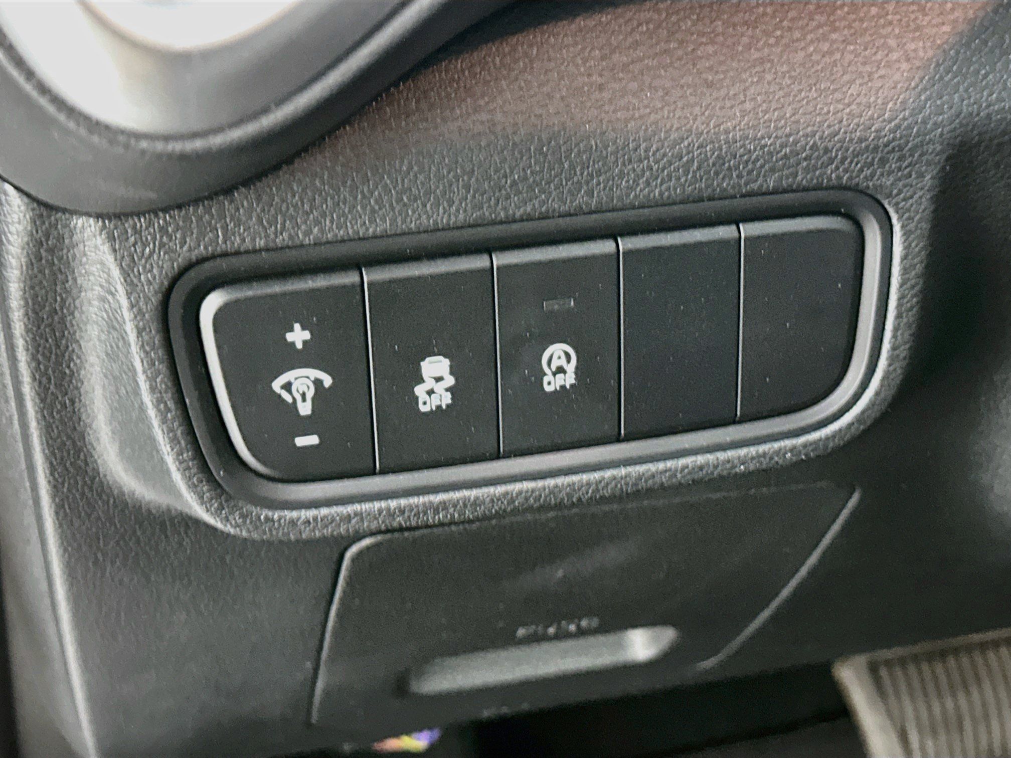 Used 2025 Kia Soul LX w/ LX Technology Package FWD image 17