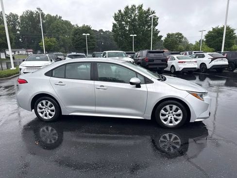 Used 2024 Toyota Corolla LE FWD image 5