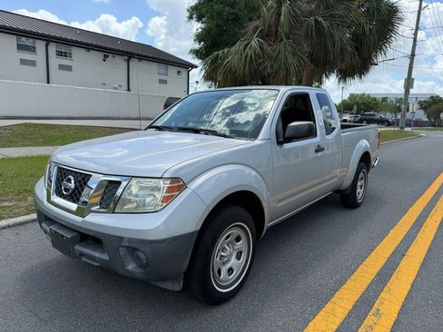 Used 2015 Nissan Frontier S image 3
