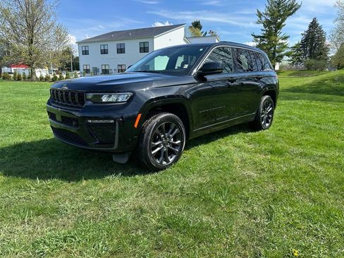 Used 2026 Jeep Grand Cherokee Limited AWD/4WD image 7
