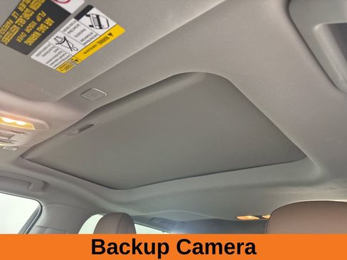 Used 2025 Toyota Highlander XLE image 12