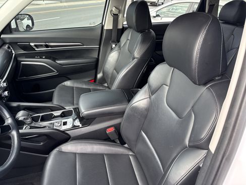 Used 2024 Kia Telluride LX image 12