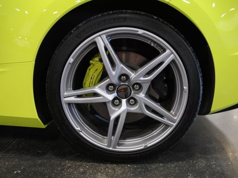 Used 2022 Chevrolet Corvette Stingray Coupe w/ Z51 Performance Package RWD image 12