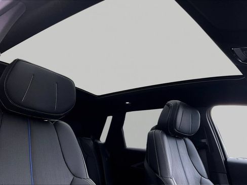 Certified 2025 Cadillac Lyriq Luxury w/ LPO, Floor Liner Package AWD/4WD image 25