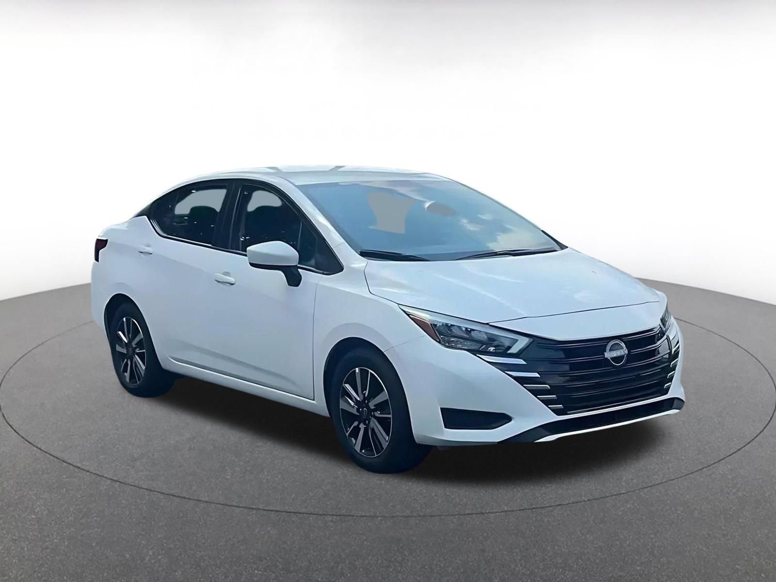 Used 2025 Nissan Versa SV FWD image 3