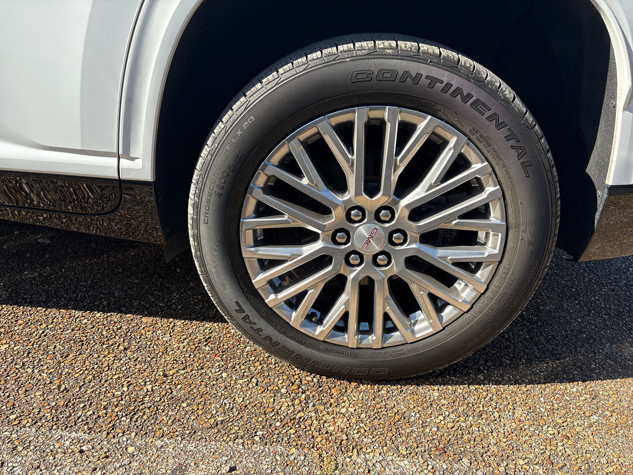 Used 2024 GMC Acadia Denali AWD/4WD image 5