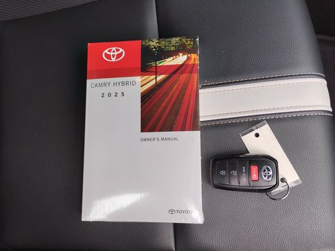 Used 2025 Toyota Camry SE FWD image 36