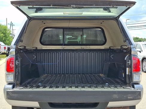 Used 2023 Toyota Tacoma TRD Off-Road w/ TRD Premium Off Road Package AWD/4WD image 33