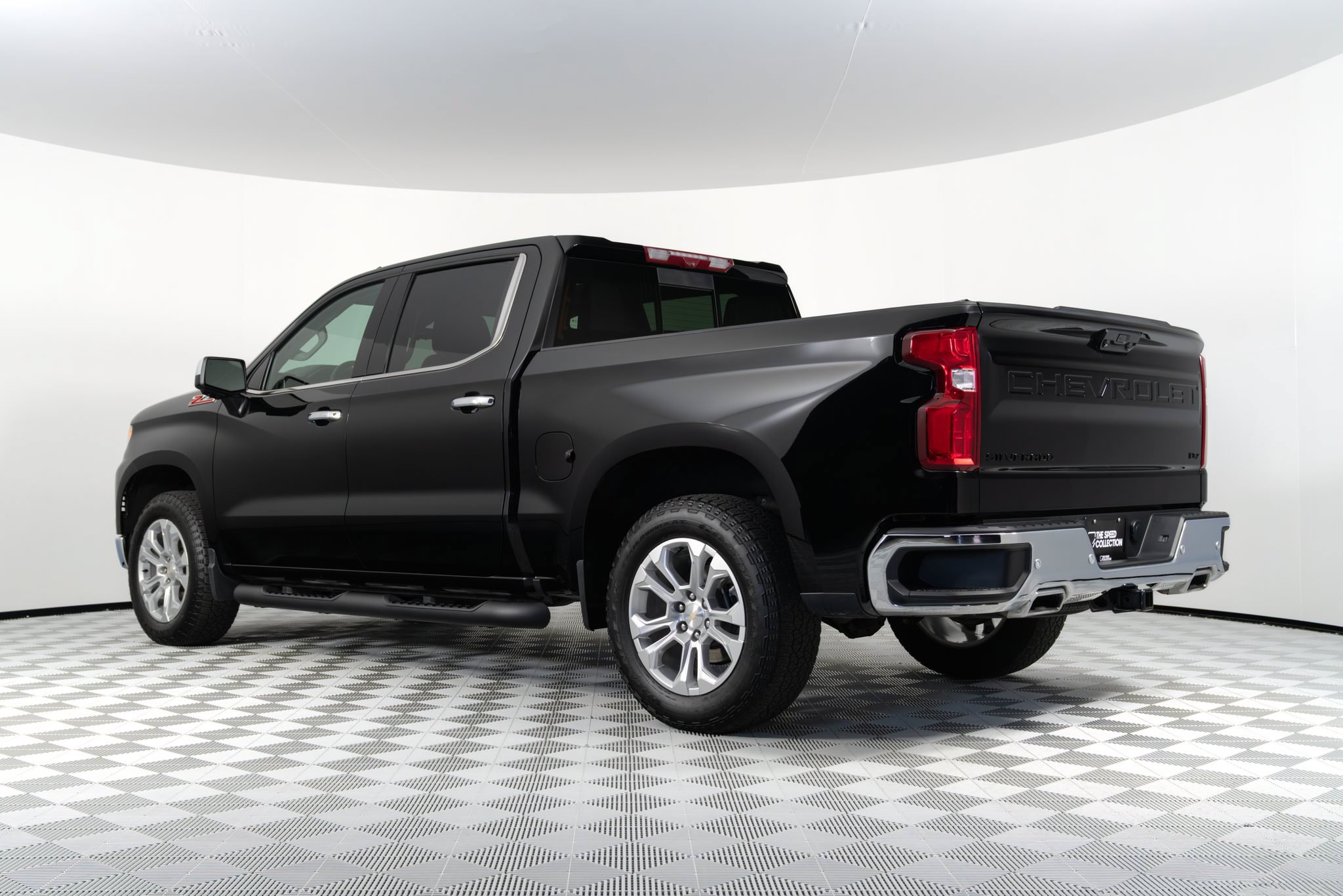 Used 2023 Chevrolet Silverado 1500 LTZ w/ LTZ Premium Package AWD/4WD image 2