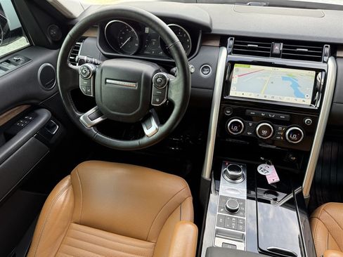 Used 2017 Land Rover Discovery HSE AWD/4WD image 21