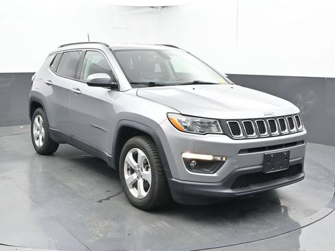 Used 2018 Jeep Compass Latitude w/ Popular Equipment Group FWD image 6