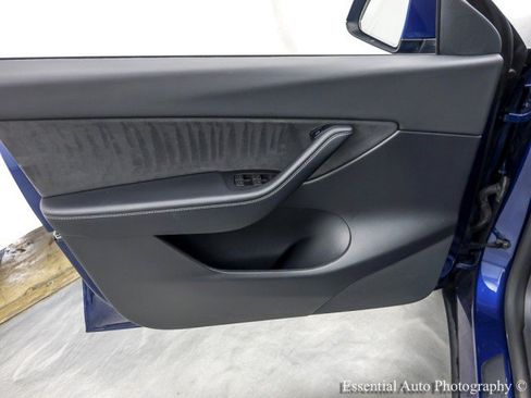 Used 2022 Tesla Model Y Long Range AWD/4WD image 36