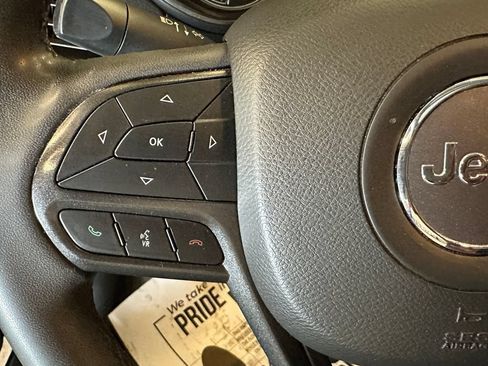 Used 2022 Jeep Cherokee Trailhawk AWD/4WD image 11