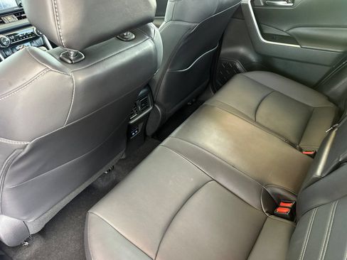 Certified 2022 Toyota RAV4 XLE Premium AWD/4WD image 15