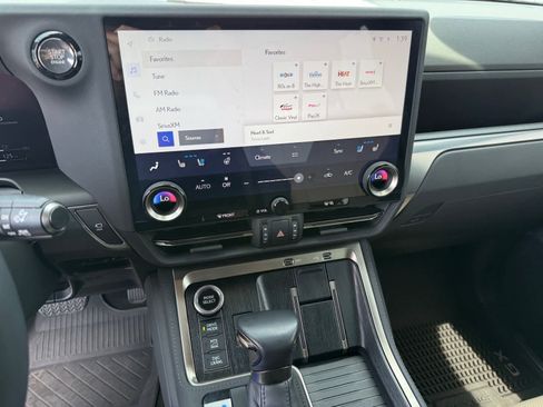 Used 2024 Lexus GX 550 AWD/4WD image 18