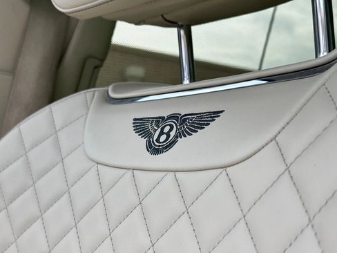 Used 2017 Bentley Bentayga AWD/4WD image 57
