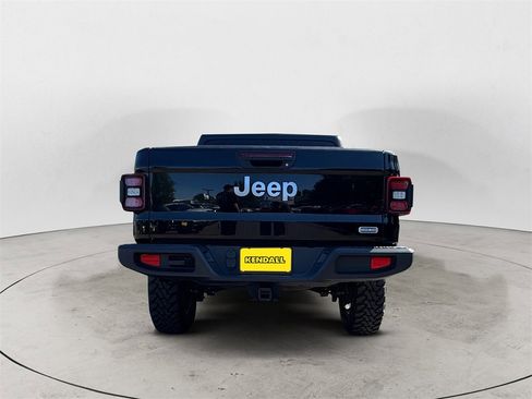 Used 2020 Jeep Gladiator Overland image 3
