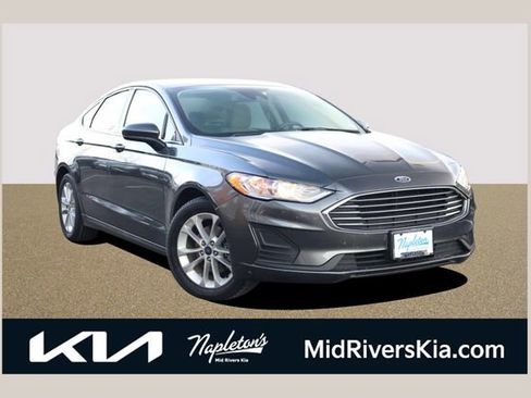 Used 2020 Ford Fusion SE image 1