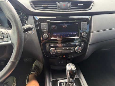 Used 2020 Nissan Rogue SV FWD image 10