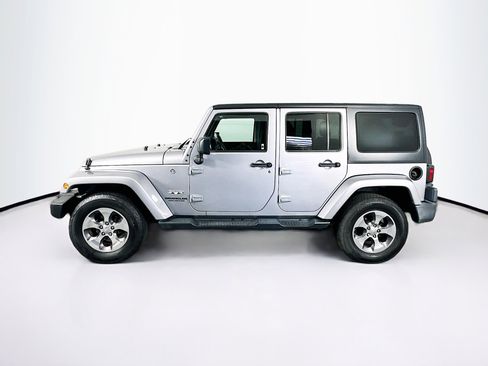 Used 2016 Jeep Wrangler Unlimited Sahara w/ Connectivity Group image 4
