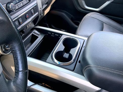 Used 2019 Nissan Titan SL w/ Chrome Package AWD/4WD image 17