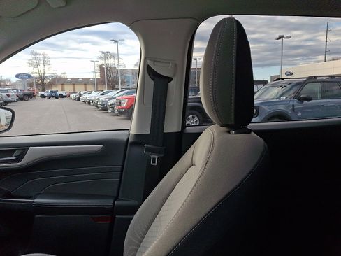 Certified 2022 Ford Escape SE w/ SE Sport Appearance Package image 17