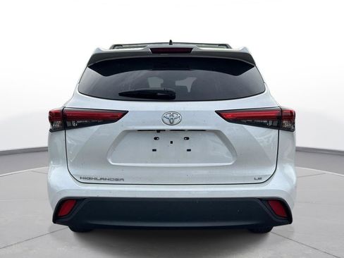 Used 2023 Toyota Highlander LE image 7