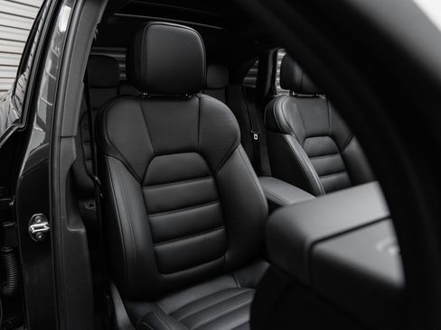 Certified 2026 Porsche Macan AWD/4WD image 34
