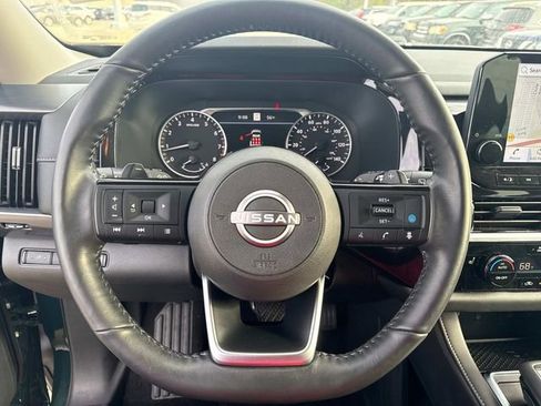 Used 2025 Nissan Pathfinder SL image 28