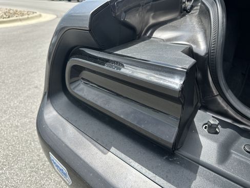 Used 2017 Dodge Challenger SXT RWD image 29