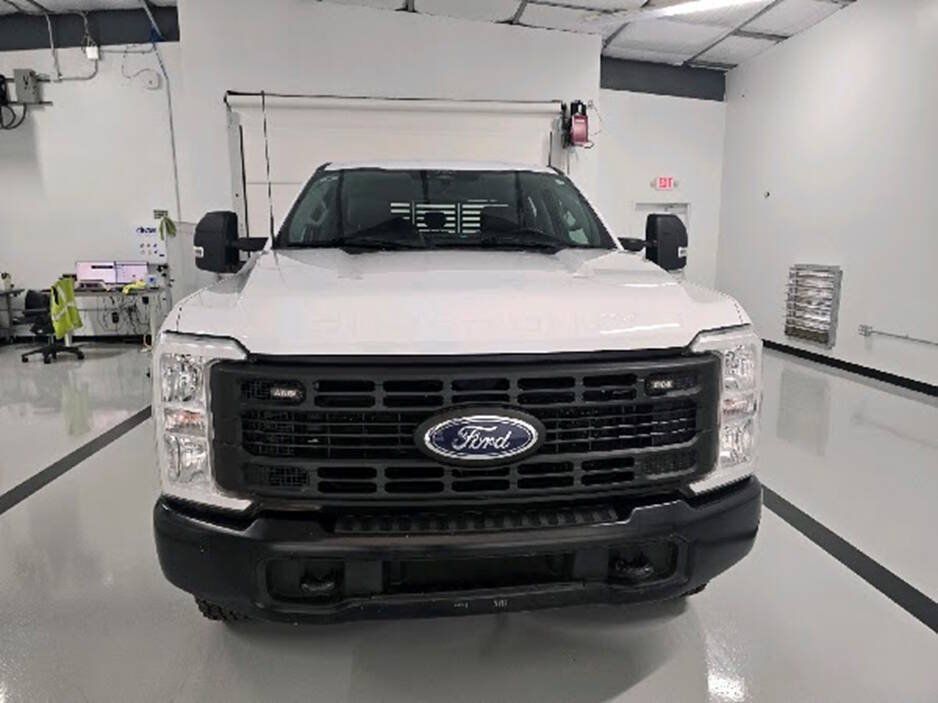 Used 2024 Ford F250 XL AWD/4WD image 4