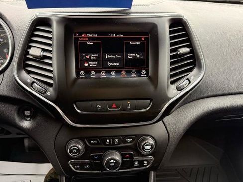 Used 2021 Jeep Cherokee Latitude Plus AWD/4WD image 19