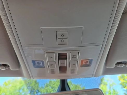 Used 2018 Volkswagen Tiguan SE w/ Panoramic Sunroof Package FWD image 37