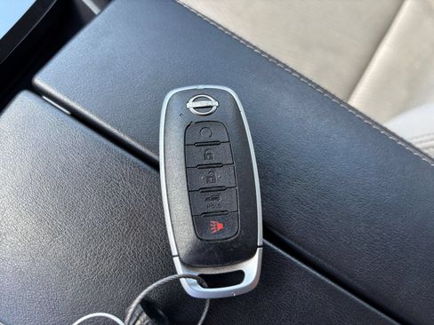 Used 2025 Nissan Rogue SV AWD/4WD image 22