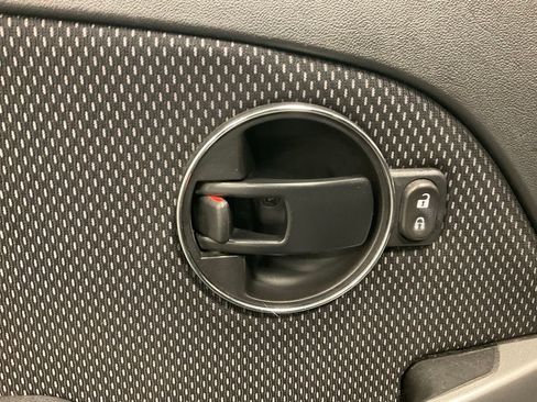 Used 2006 Pontiac Torrent 2WD w/ Preferred Package image 16