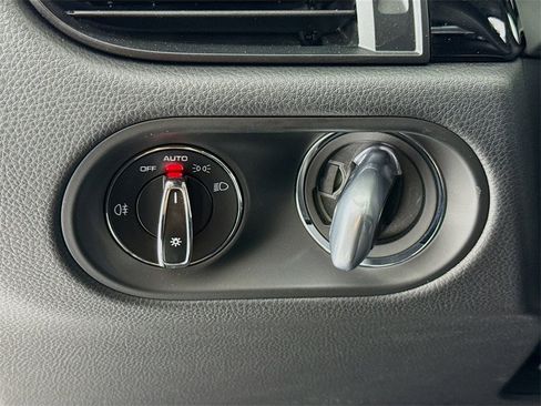 Used 2025 Porsche Macan image 14