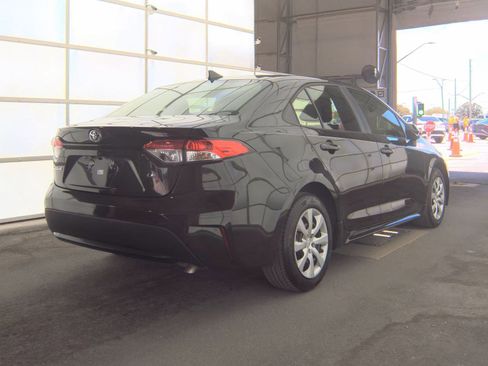 Used 2021 Toyota Corolla LE FWD image 4