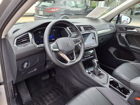 Used 2024 Volkswagen Tiguan SE FWD image 20