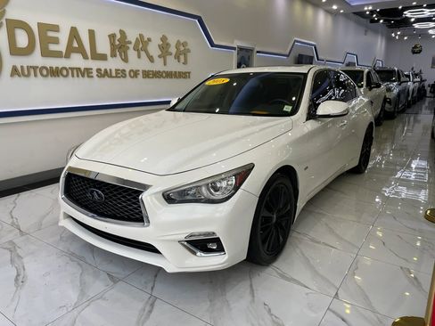 Used 2018 INFINITI Q50 Luxe w/ Essential Package (3.0T Luxe) AWD/4WD image 3