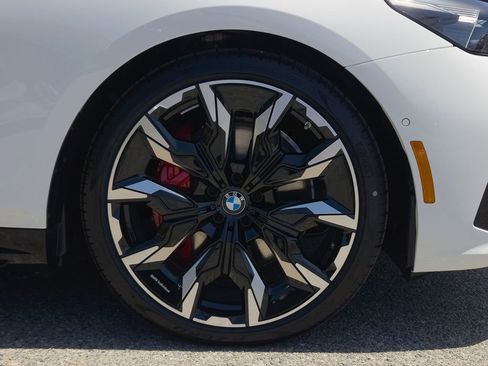 New 2026 BMW 550e xDrive w/ Premium Package AWD/4WD image 7