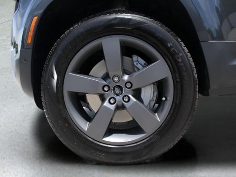 New 2025 Land Rover Defender 110 S image 9