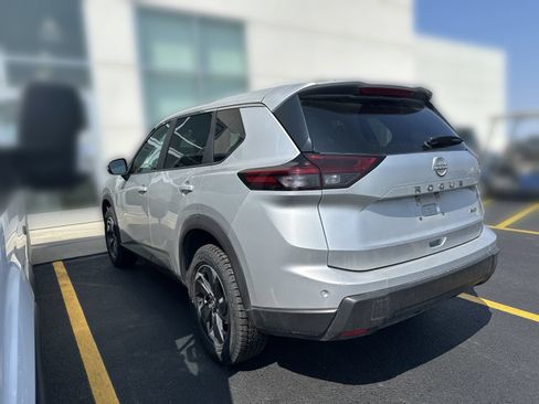 Used 2025 Nissan Rogue SV AWD/4WD image 4
